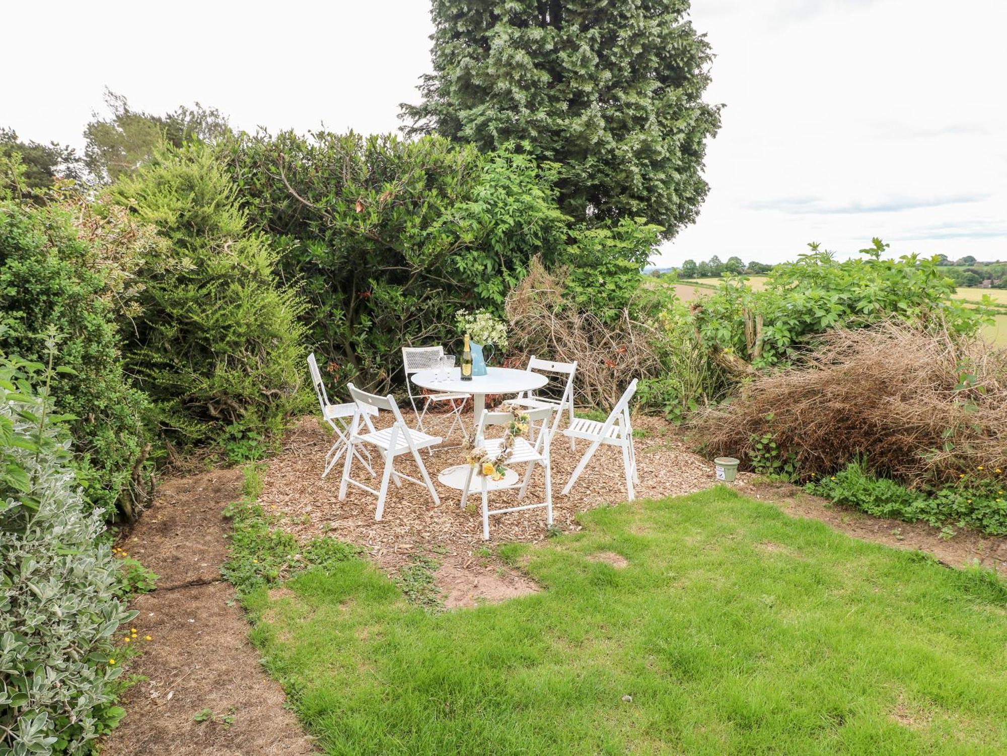 Villa Fields Farm Draycott in the Moors Exterior foto
